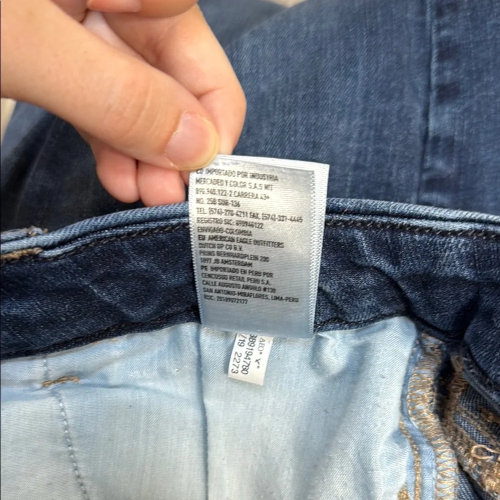 Women’s American Eagle Outfitters Curvy Hi-Rise jegging jeans. Size 4 short. - Picture 10 of 12